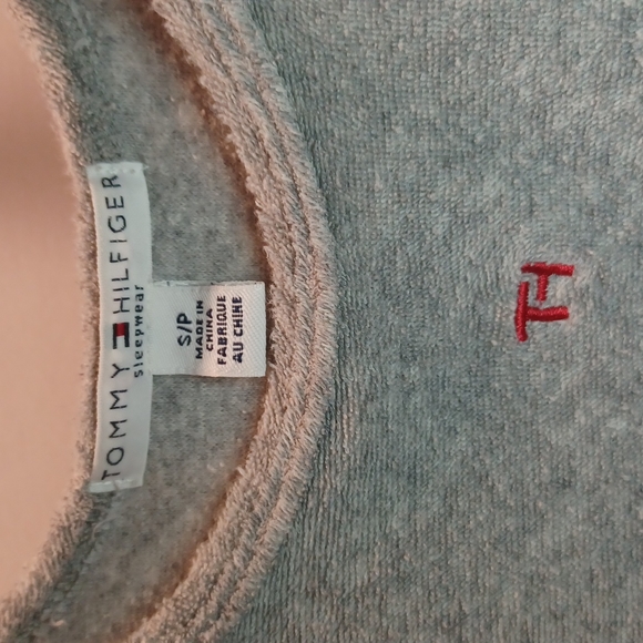 Tommy Hilfiger sleepwear top grey (gray) size s/p fuzzy and warm short sleeves - Picture 3 of 8